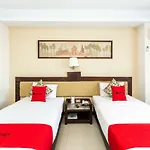 Reddoorz Plus @ Losari Beach Hotel