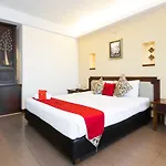 Reddoorz Plus @ Losari Beach Hotel