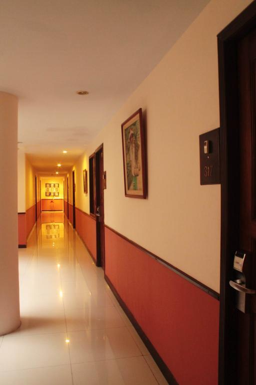Reddoorz @ Losari Hotel