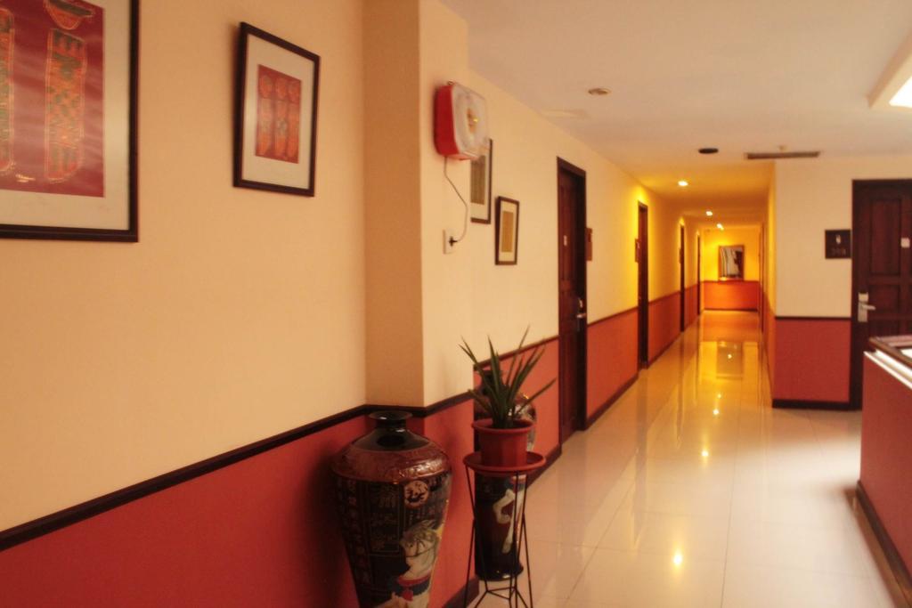 Reddoorz @ Losari Hotel 3*