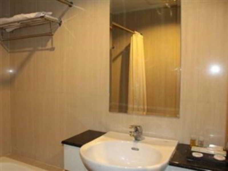 Reddoorz @ Losari Hotel