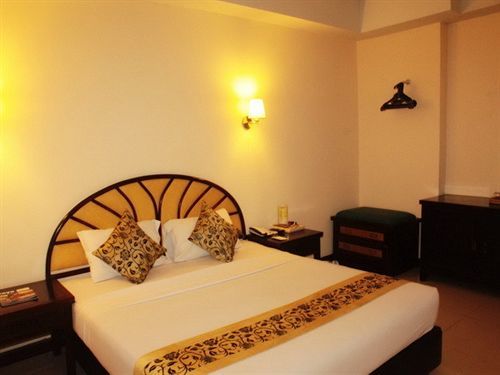 Hotel Reddoorz @ Losari 3*