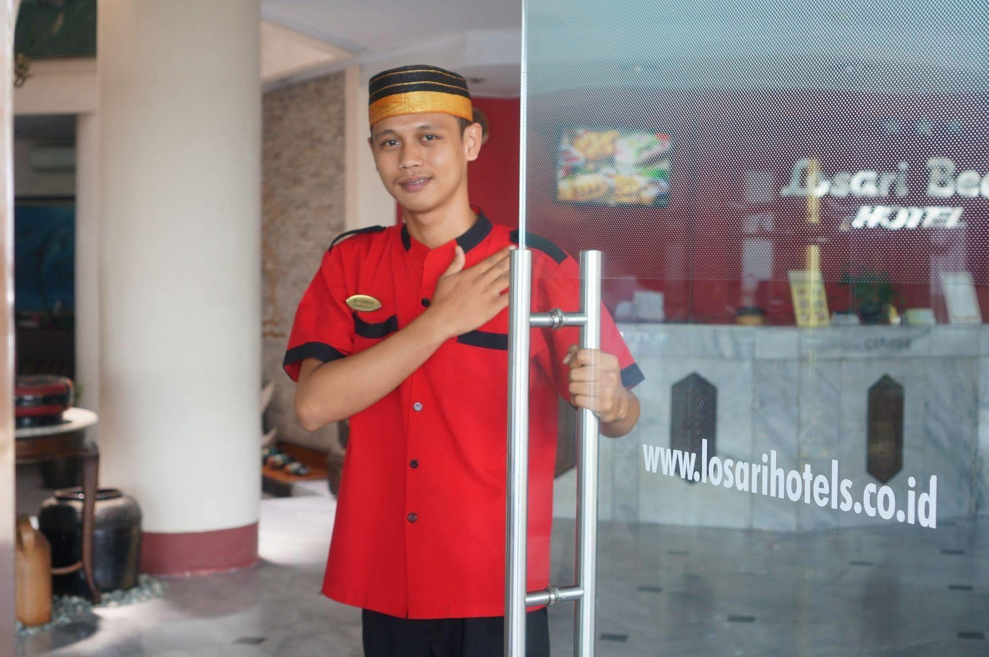 Reddoorz @ Losari Hotel 3*